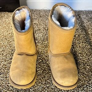 Kids UGG  Classic II Weather Short size 13